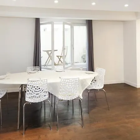 Beautiful Javel Apartment